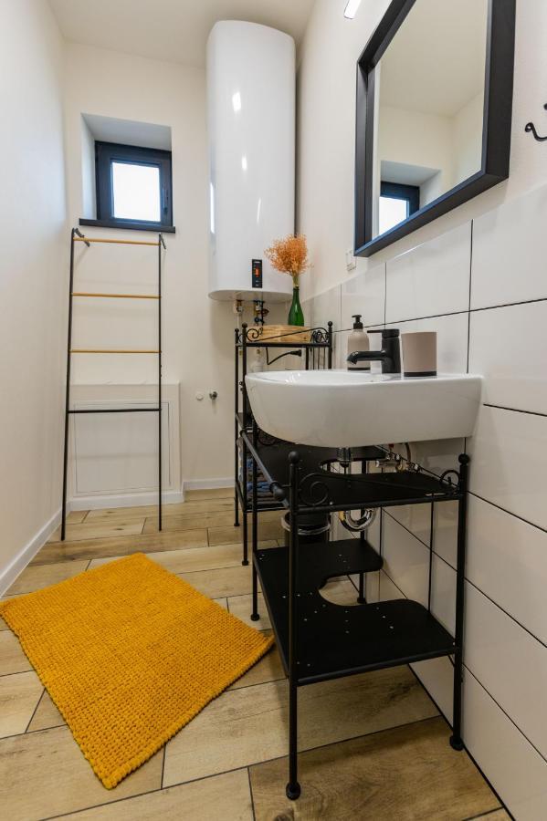 Sunny Apartment With Free Parking Zvolen Exterior foto