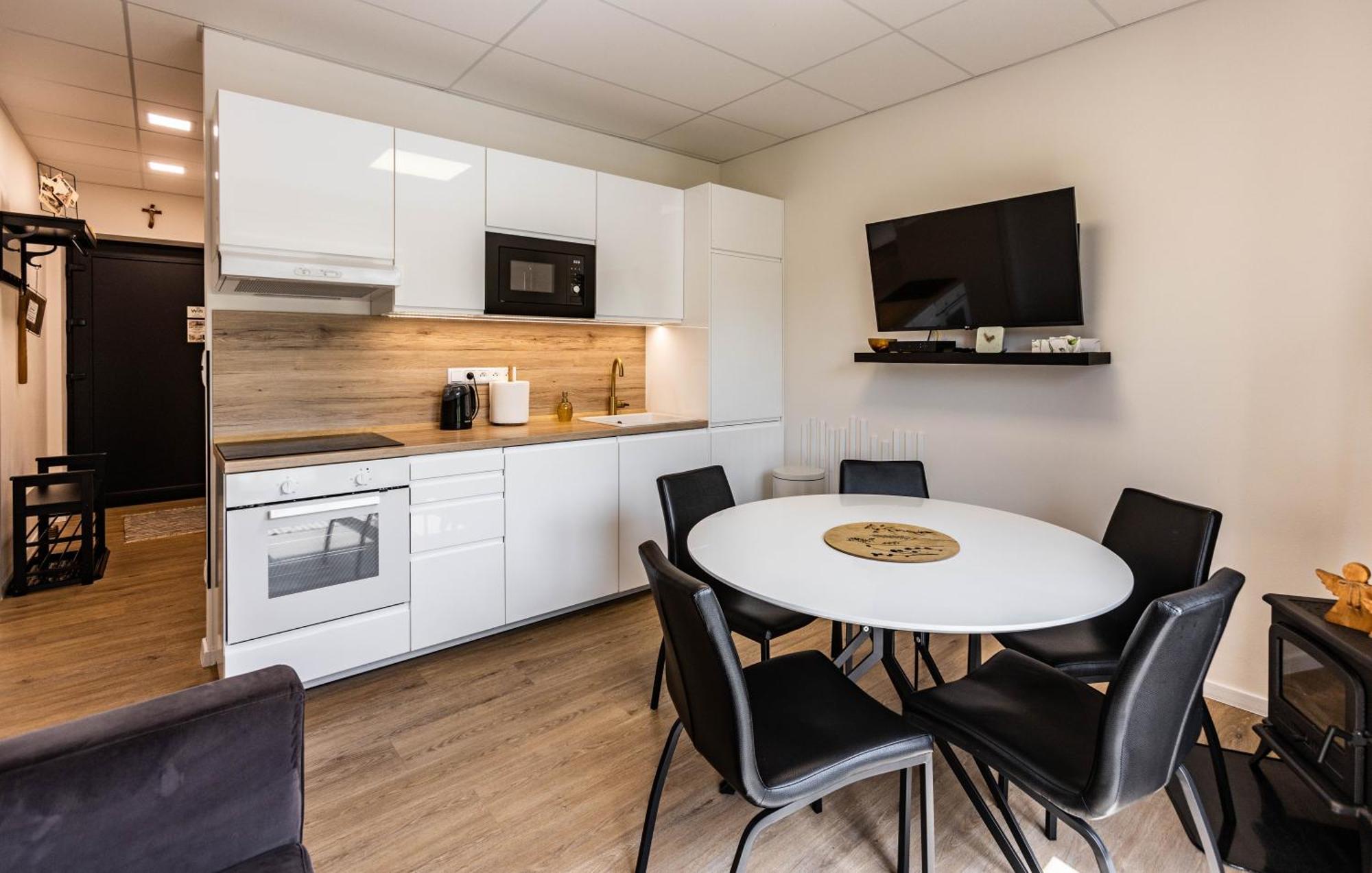 Sunny Apartment With Free Parking Zvolen Exterior foto