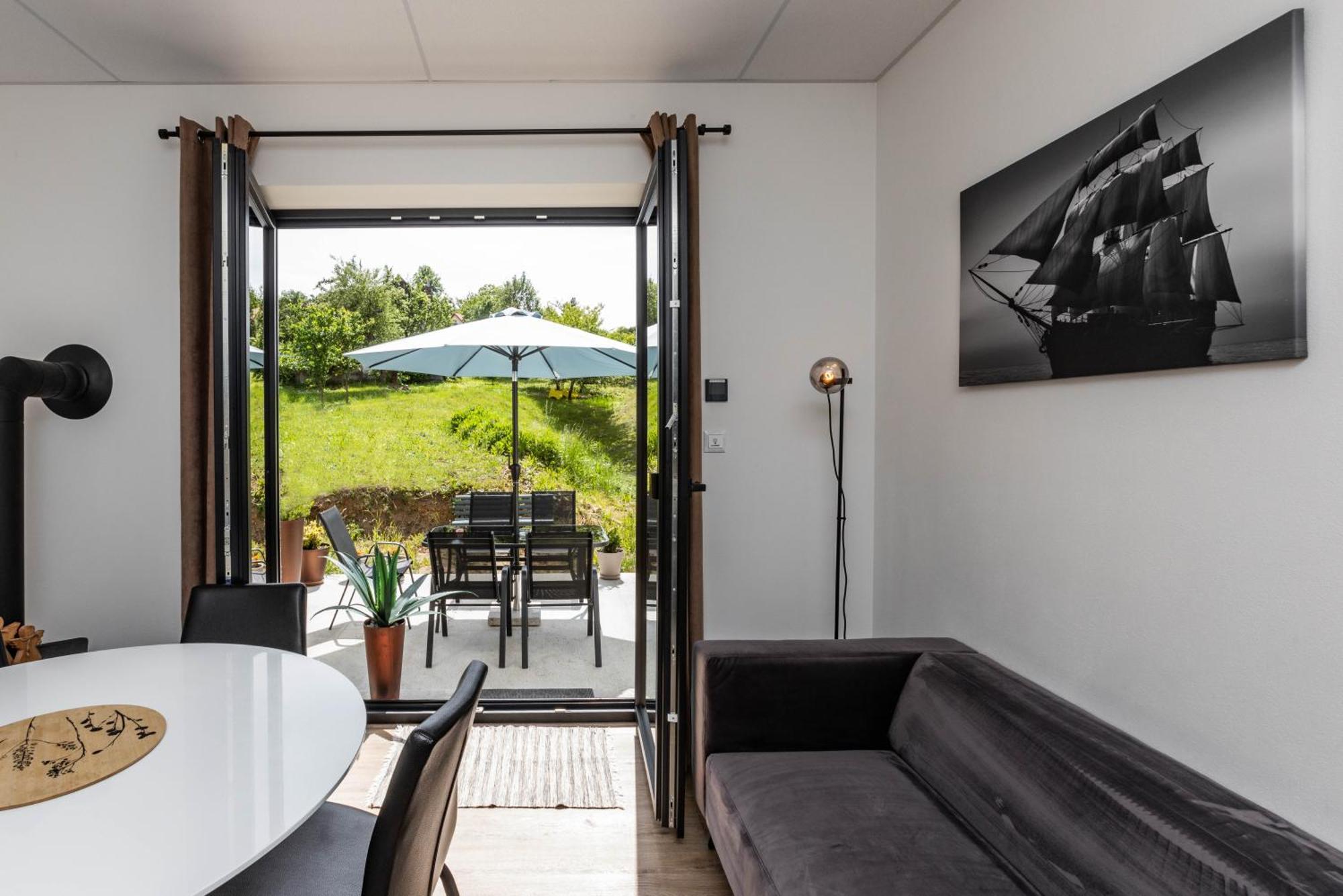 Sunny Apartment With Free Parking Zvolen Exterior foto